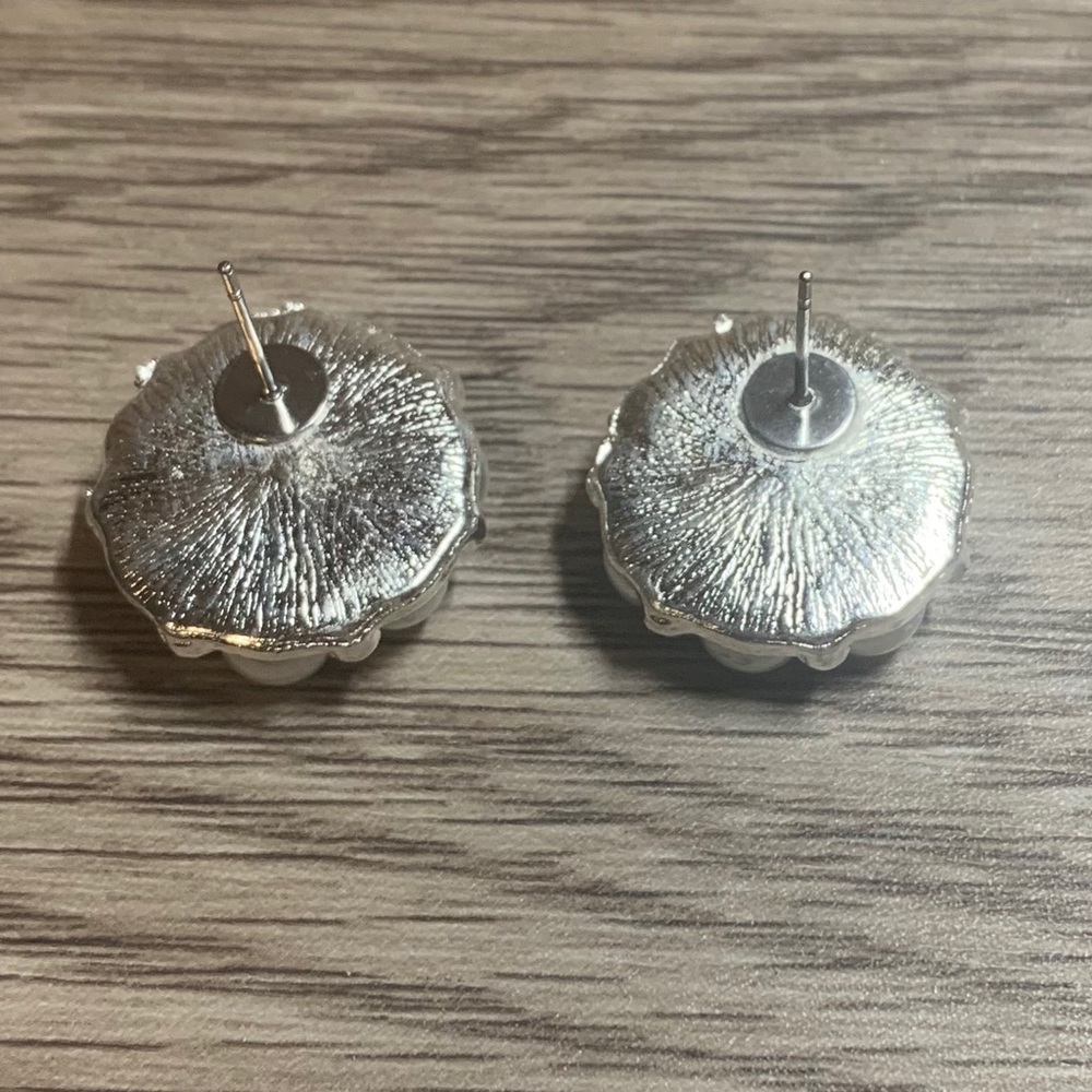 Handmade Pearl Flower Stud Earrings, Pierced Ears - Picture 5 of 5